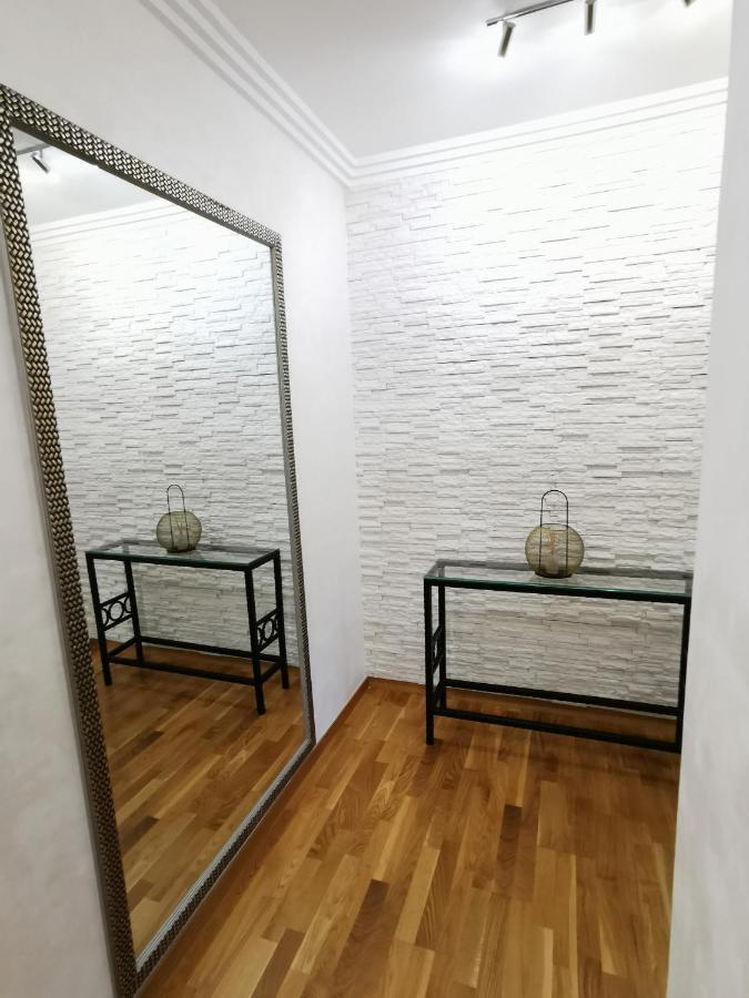 Luxury With A Stunning View, Free Parking Apartment